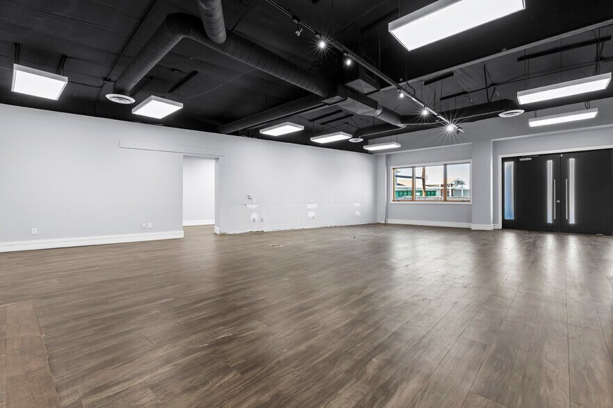 More Photos Of 18260 Parthenia St, Northridge Warehouse For Sale