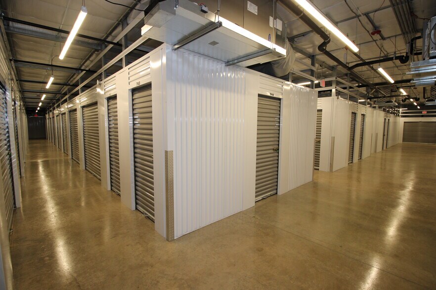 More Photos Of 2326 N Germantown Pky, Cordova Self Storage For Sale