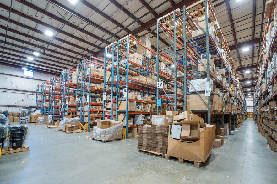 More Photos Of 525 Great Rd, Littleton Warehouse For Lease