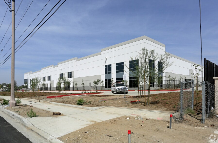 More Photos Of 15996 Jurupa Ave, Fontana Distribution For Lease