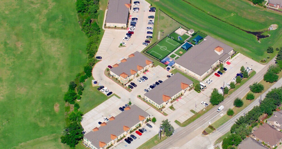 More Photos Of 19535 Champion Forest Dr, Spring Unknown For Lease