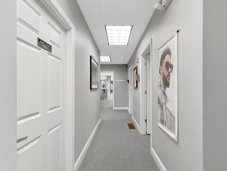 More Photos Of 1-5 N Main St, Mansfield Storefront Retail Residential For Lease