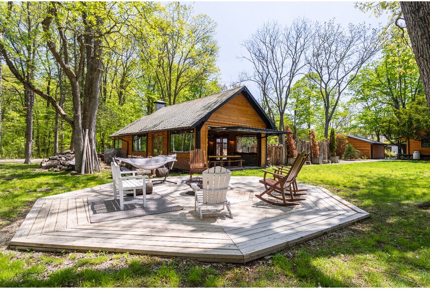 More Photos Of 62 Mount Pleasant Rd, Columbia Specialty For Sale