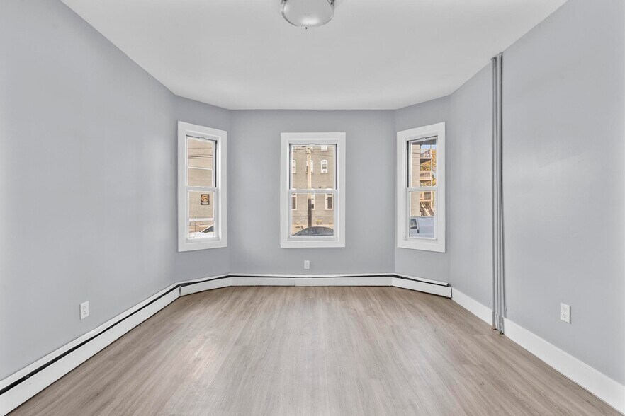 More Photos Of 746 Maple St, Bridgeport Apartments For Sale