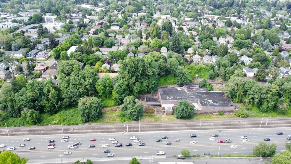 More Photos Of 2506 NE Multnomah St, Portland Warehouse For Sale