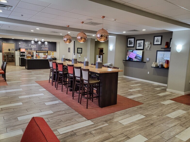 More Photos Of 200 N Centennial Dr, Mcpherson Hotel For Sale