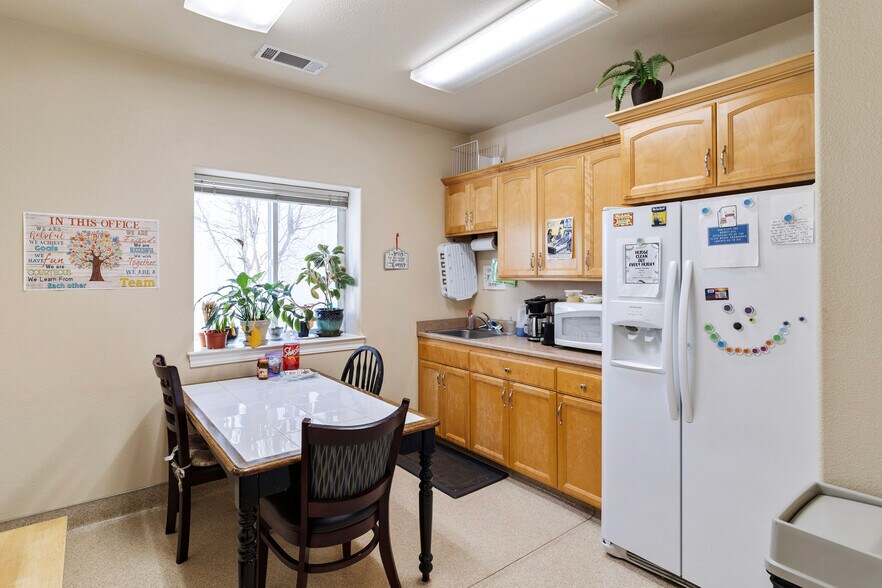 More Photos Of 3075 Crossroads Dr, Redding Light Distribution For Sale