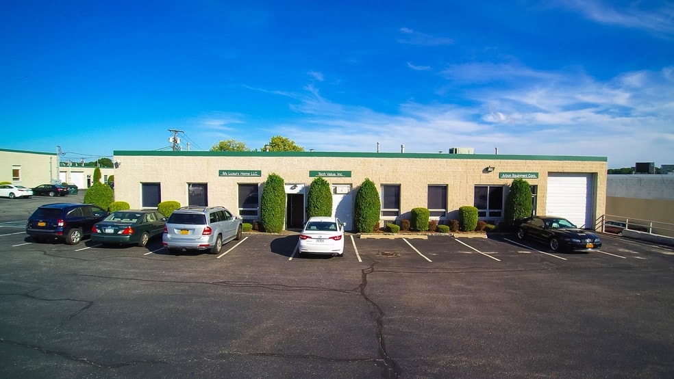 More Photos Of 14-38 East Mall, Plainview Warehouse For Lease