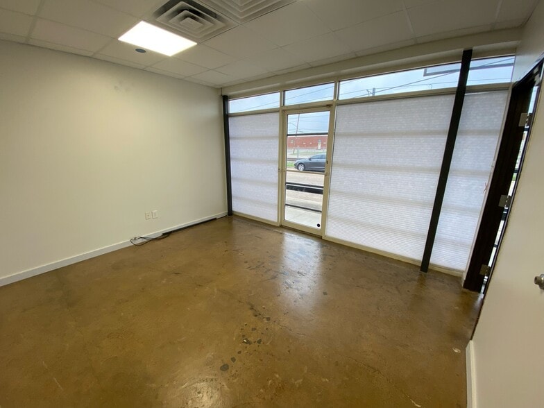 More Photos Of 6211 Owens St, Dallas Restaurant For Lease