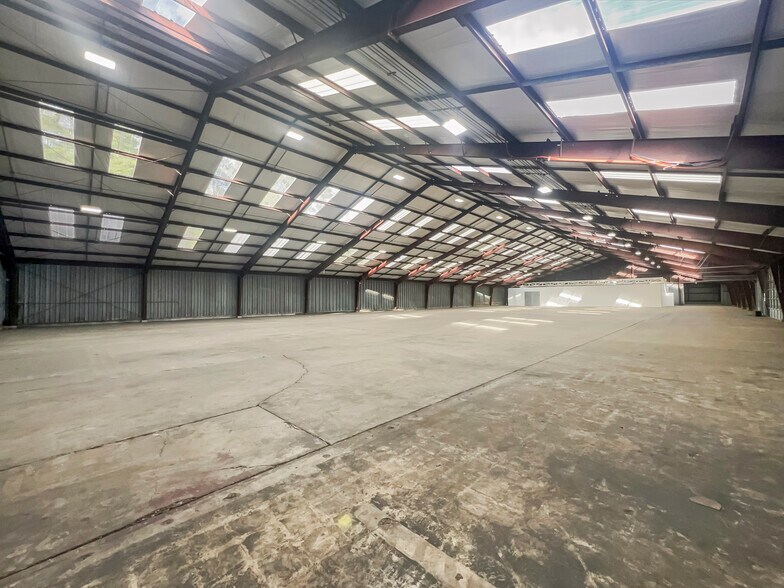 More Photos Of 3160 Mcfarland Blvd, Northport Warehouse For Sale