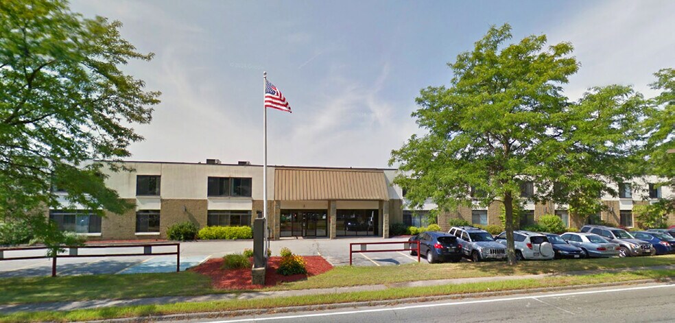 More Photos Of 160-180 Weymouth St, Rockland Light Distribution For Lease