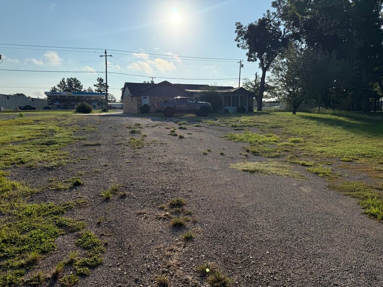 More Photos Of 8117 US Highway 69 N, Tyler Office For Lease