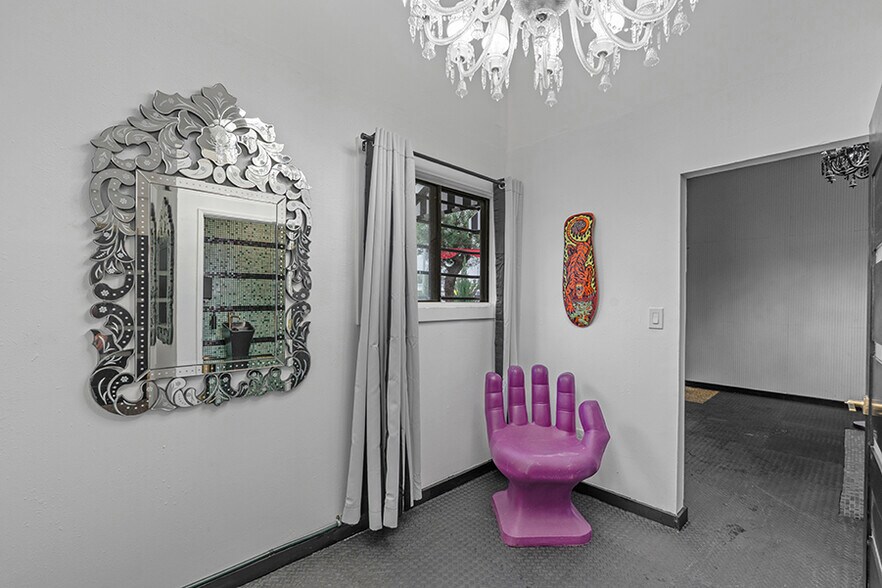 More Photos Of 8687 Venice Blvd, Los Angeles Storefront For Sale