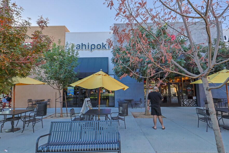 More Photos Of 8420-8440 Balboa Blvd, Northridge Storefront For Lease