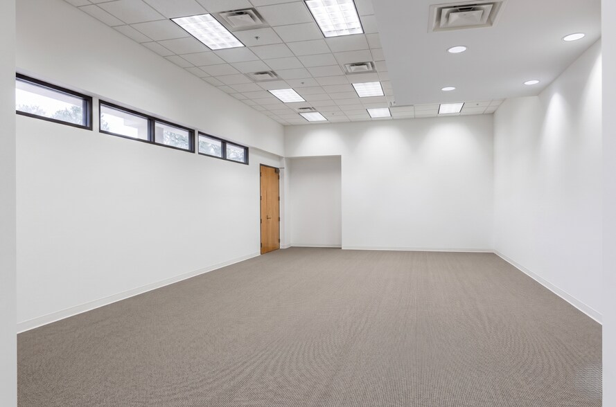 More Photos Of 2300 Litton Ln, Hebron Office Residential For Lease