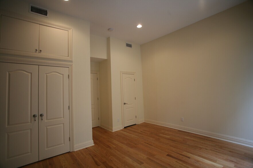 More Photos Of 212 E 35th St, New York Apartments For Sale