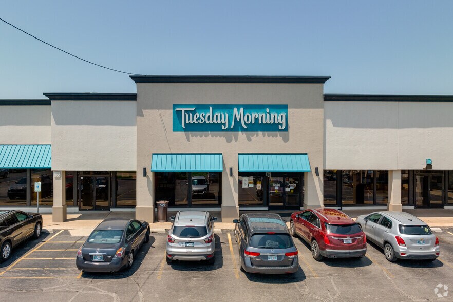 More Photos Of 9412-9494 N May Ave, Oklahoma City Unknown For Lease