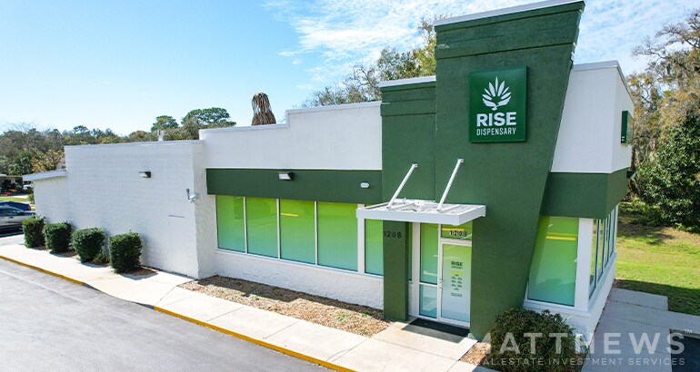 Primary Photo Of 1208 NE 5th St, Crystal River Restaurant For Sale