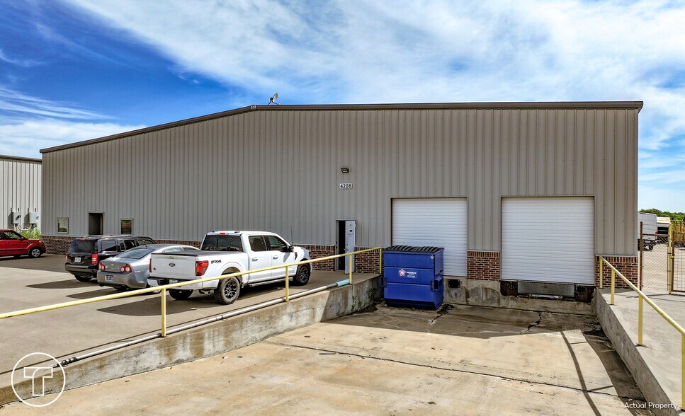 More Photos Of 4208 Longhorn Dr, Alvarado Distribution For Sale