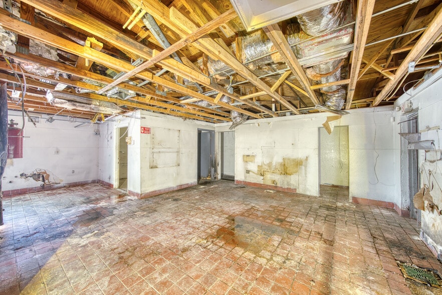 More Photos Of 601 NW 22nd Rd, Fort Lauderdale Restaurant For Sale