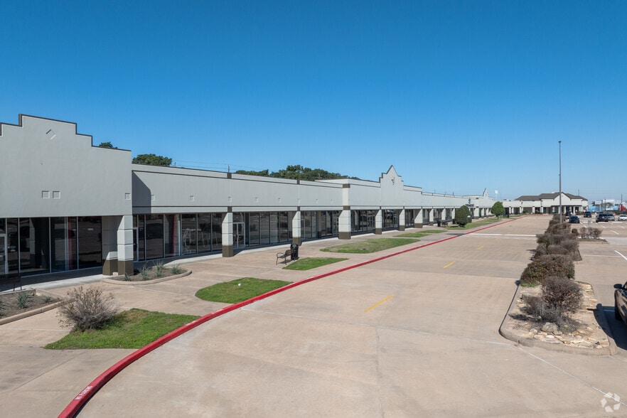 More Photos Of 3701 Outlet Center Dr, Sealy Unknown For Lease