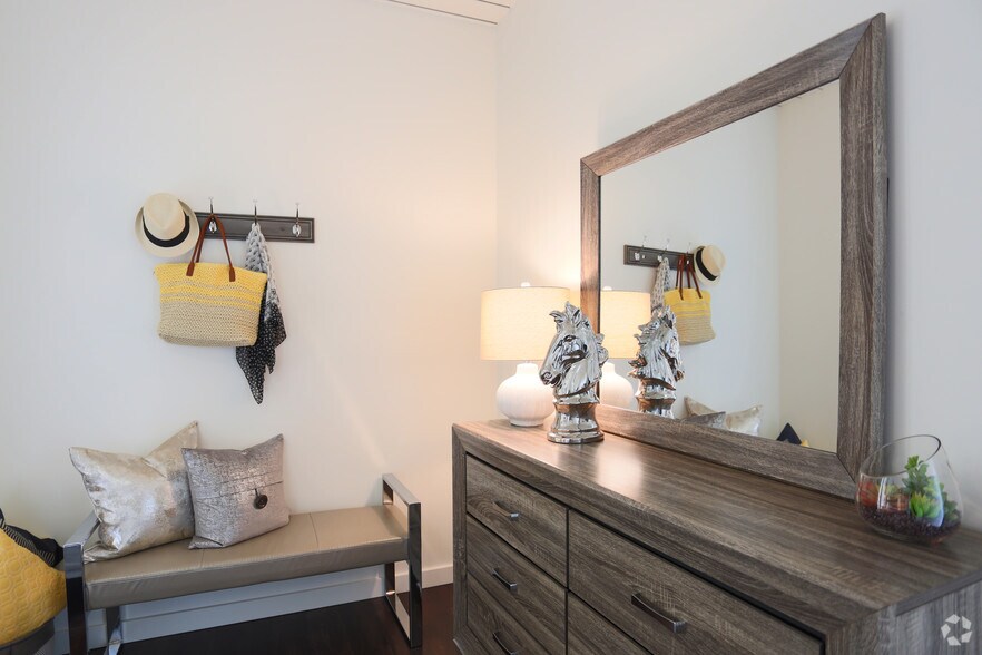 More Photos Of 1221 SW 11th Ave, Portland Apartments For Lease