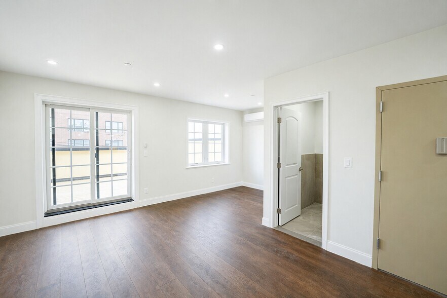 More Photos Of 15026 12th Ave, Whitestone General Retail For Sale