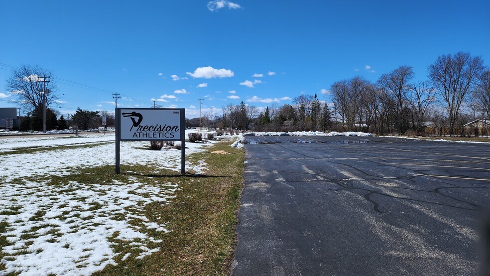 More Photos Of 2080 W 20th Ave, Oshkosh Flex For Sale