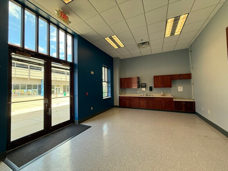 More Photos Of 110-301 N Adams St, Green Bay Office Residential For Sale