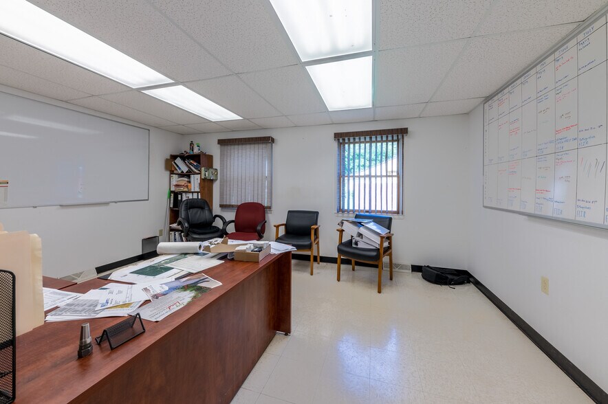 More Photos Of 123 Turkey Run Rd, Salem Distribution For Lease