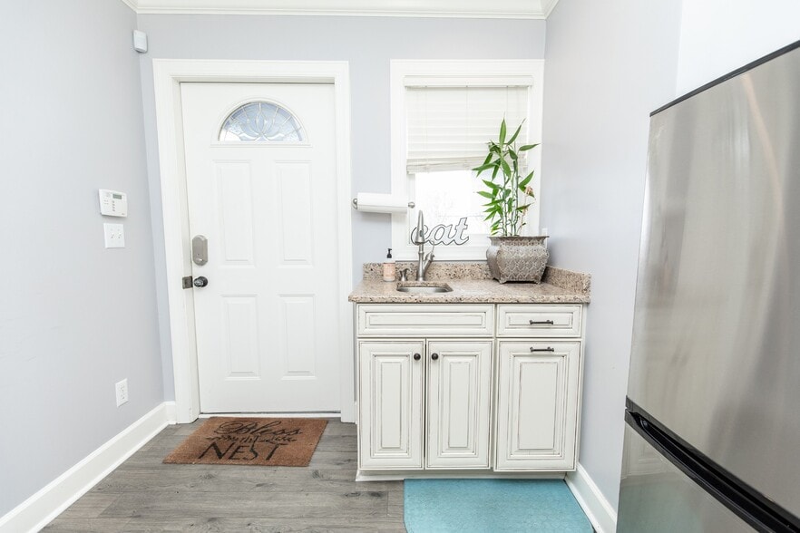 More Photos Of 111 Shivel Dr, Hendersonville Office For Sale