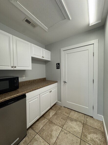 More Photos Of 34 Covil Ave, Wilmington Office For Sale