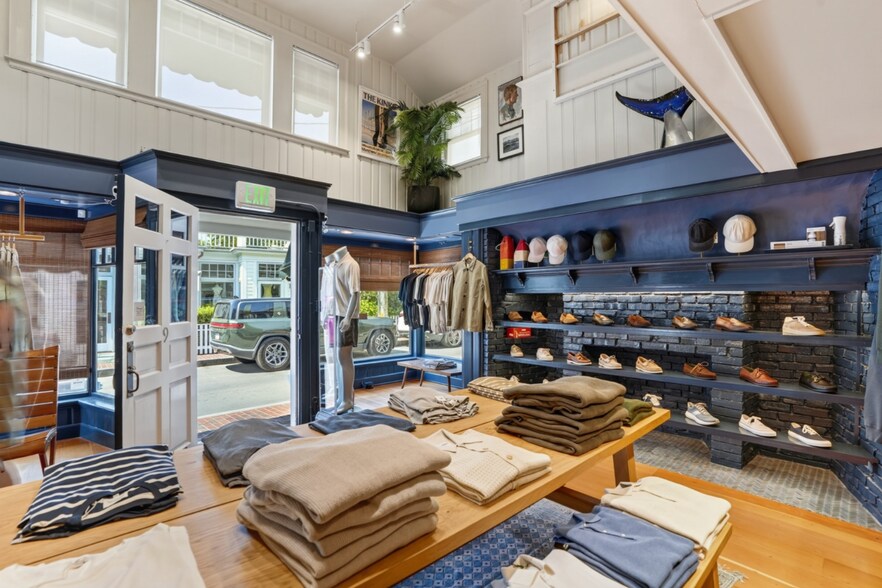 More Photos Of 9 Winter St, Edgartown Storefront For Sale