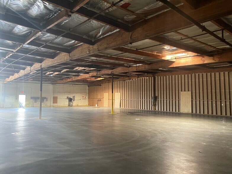 More Photos Of 11949 Borden Ave, San Fernando Warehouse For Lease