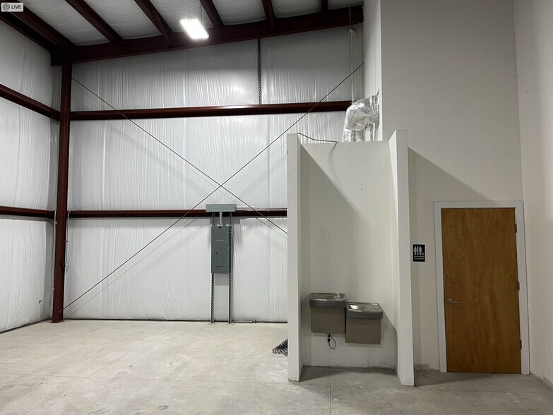 More Photos Of 4417 Entrepot Blvd, Tallahassee Flex For Lease