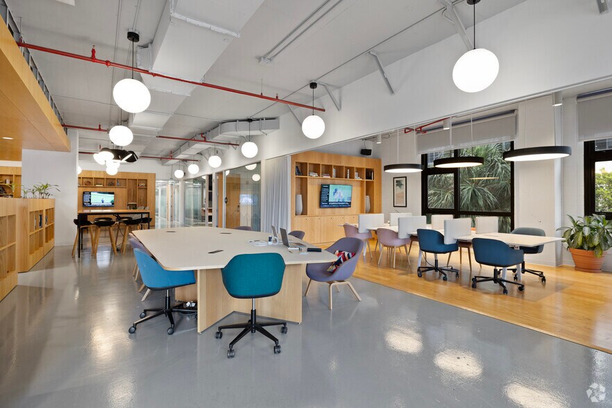 More Photos Of 218 NW 24th St, Miami Coworking Space