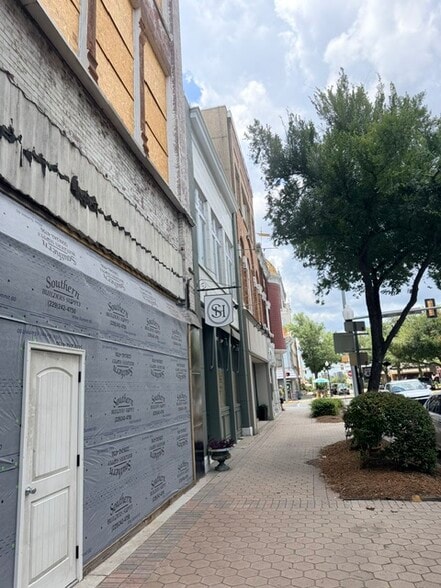 More Photos Of 128-130 N Patterson, Valdosta Storefront Retail Office For Sale