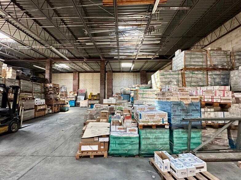 More Photos Of 51-23 Northern Blvd, Woodside Storefront For Lease