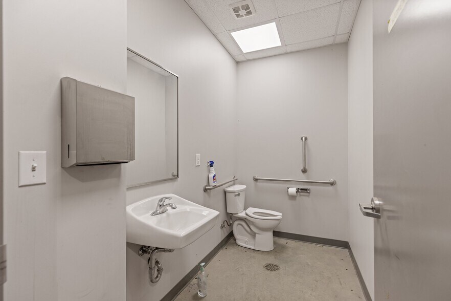 More Photos Of 1827 170th E Ave, Tulsa Industrial For Lease