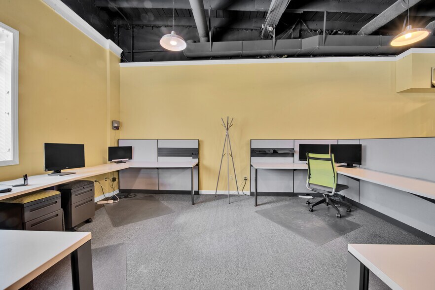 More Photos Of 3048 W Clarkston Rd, Lake Orion Office Residential For Sale