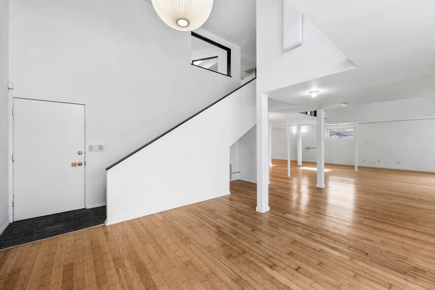 More Photos Of 1350-1352 Abbot Kinney Blvd, Venice Loft Creative Space For Lease