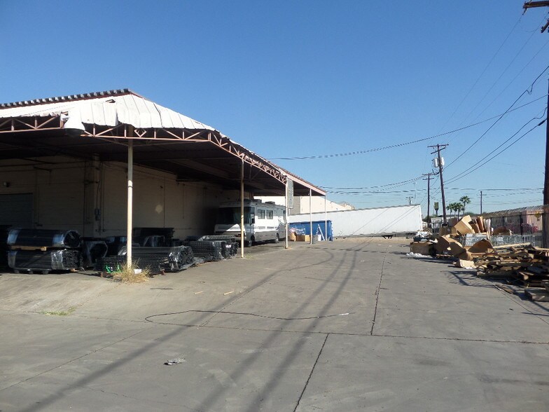 More Photos Of 2602 W Holly St, Phoenix Warehouse For Lease