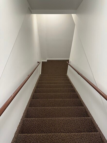 More Photos Of 1570 Old Country Rd, Westbury Office For Lease