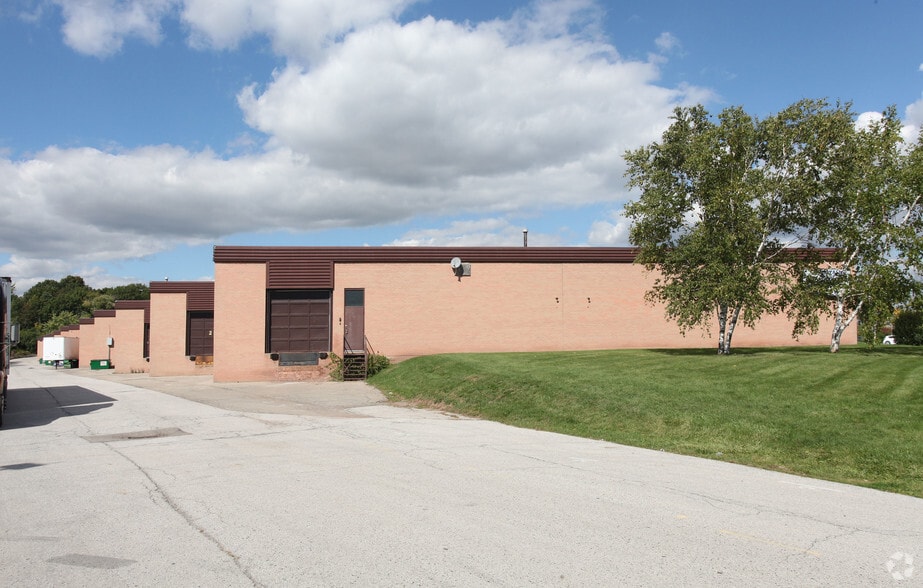 More Photos Of 505 Iroquois Shore Rd, Oakville Flex For Lease