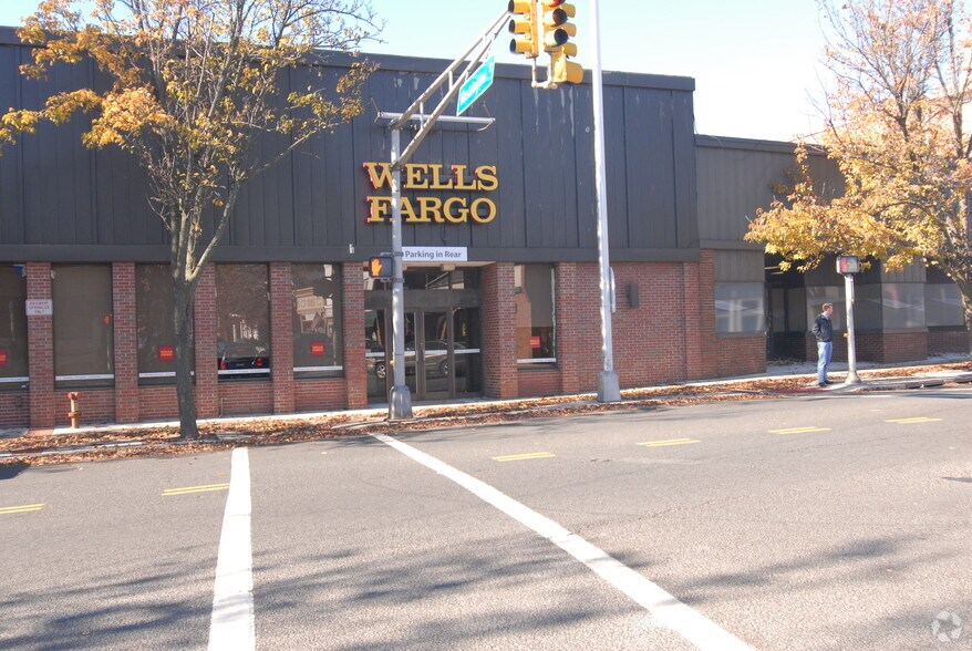 More Photos Of 40 Main St, Toms River Freestanding For Lease