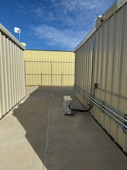 More Photos Of 22510 Curtiss Pl, California City Warehouse For Sale