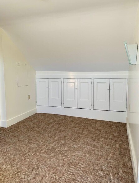 More Photos Of 162 Main St, Yarmouth Office For Lease
