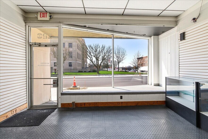 More Photos Of 120-124 W Columbus St, Kenton Storefront For Sale