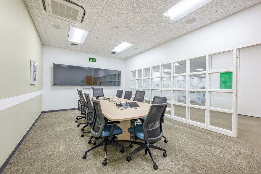 More Photos Of 115 Tripps Ln, Riverside Flex For Lease