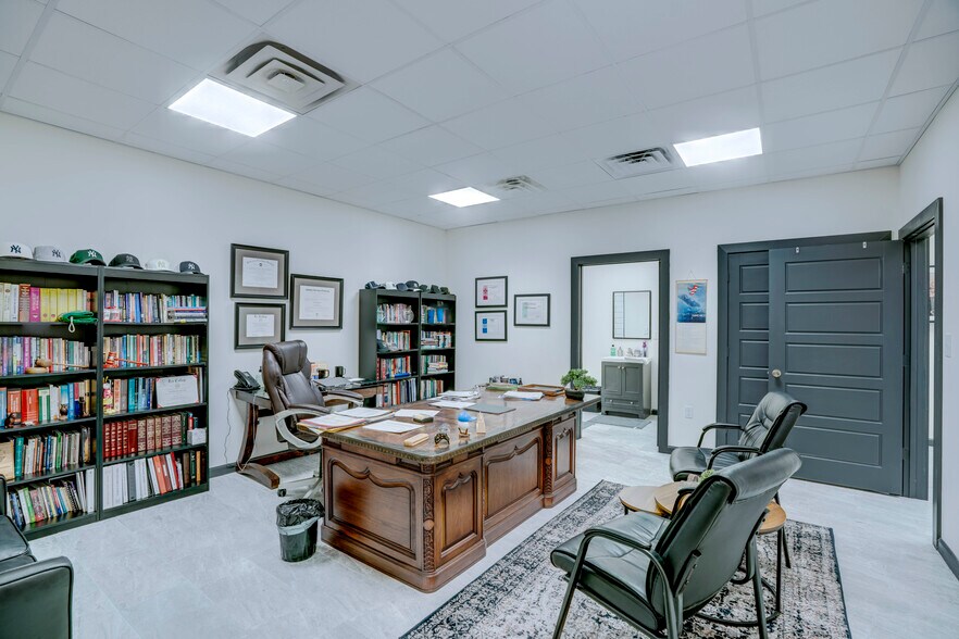 More Photos Of 300 Santa Fe Trl, Duncanville Freestanding For Sale